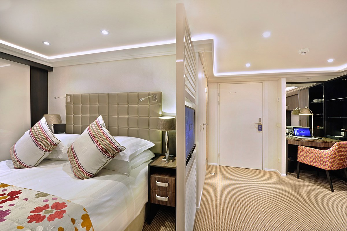 AmaWaterways AmaLea Accommodation Suite 4.jpg