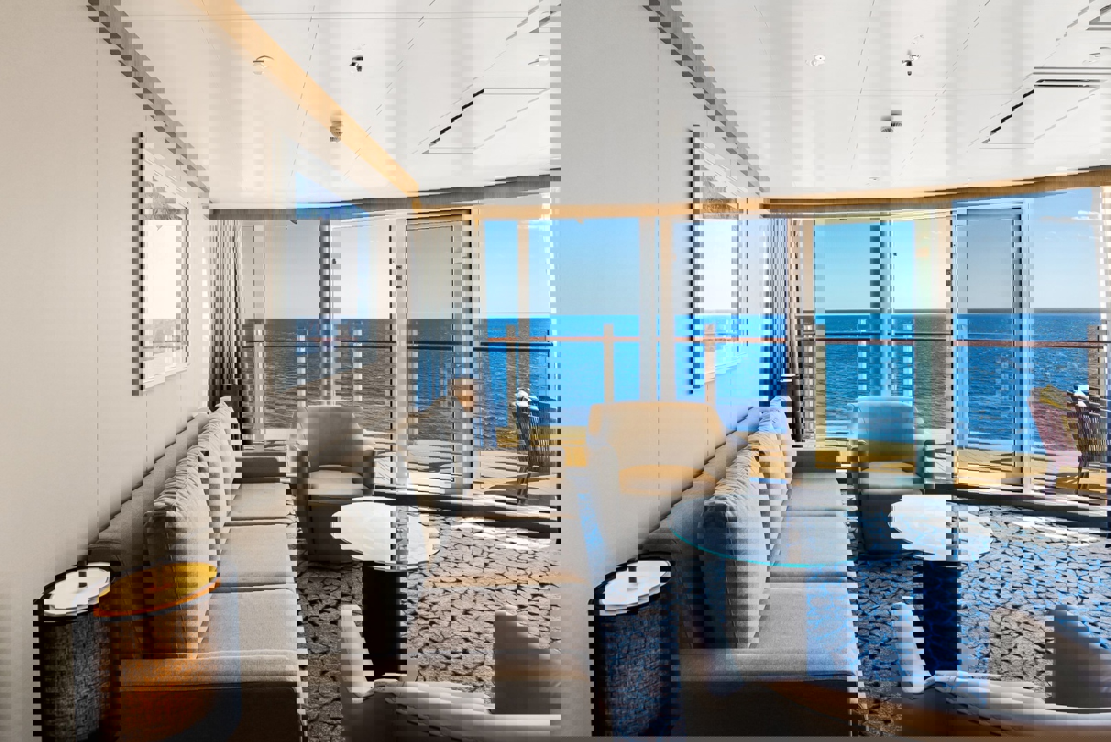 Spacious AquaTheater Suite - 1 Bedroom