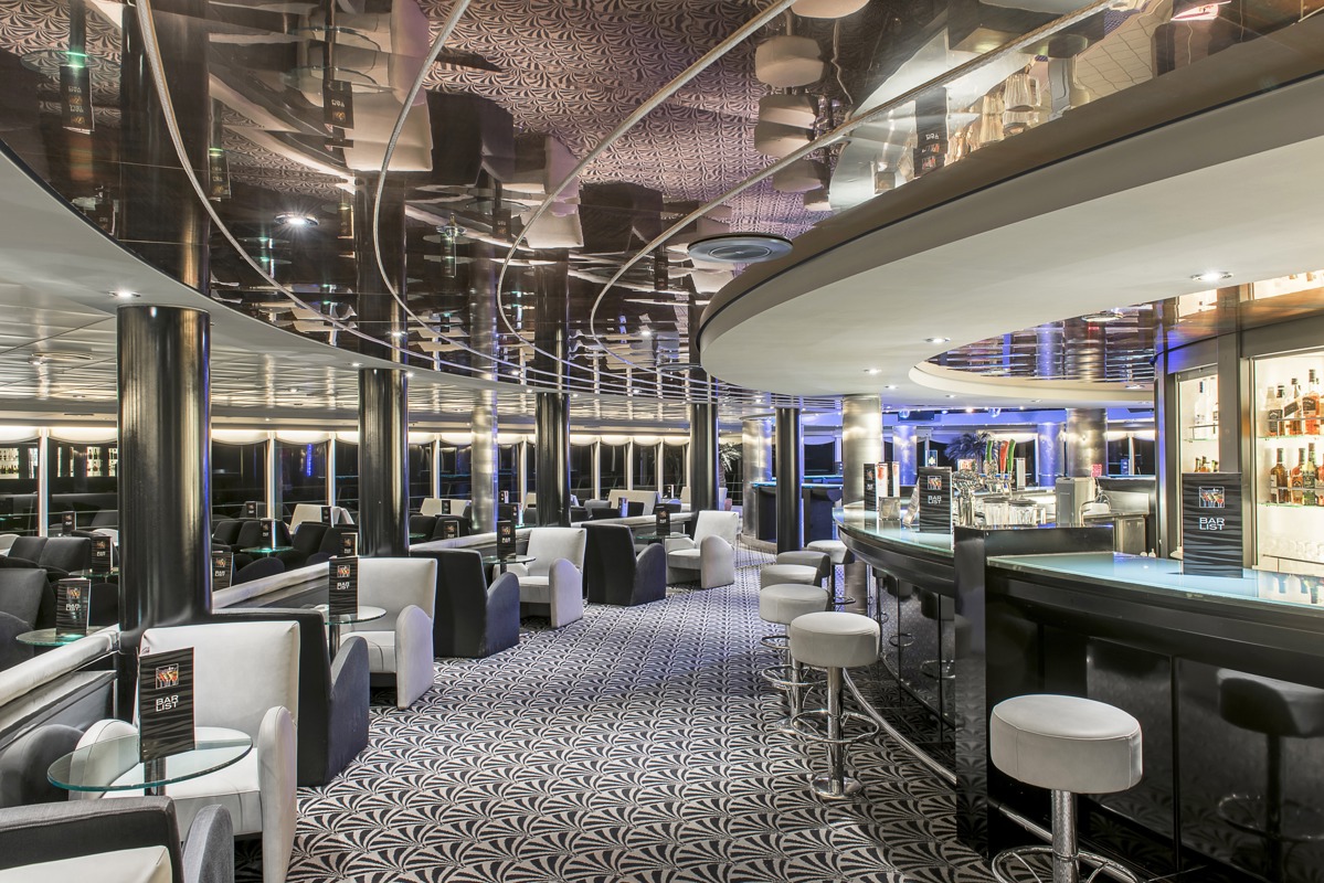 MSC Cruises MSC Sinfonia Pasha Club Disco 1.jpg