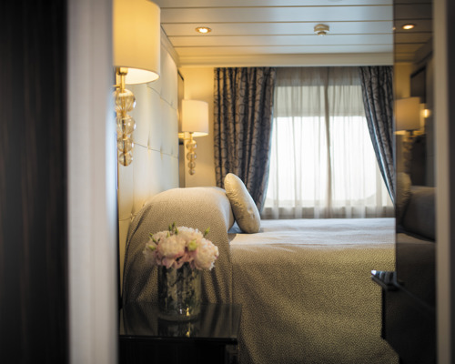 Regent Seven Seas MARINER Seven Seas Forward Aft 1.jpg