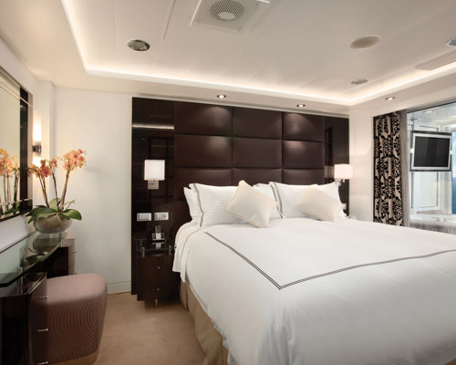 Oceania Cruises Oceania Class Accommodation Oceania Suite Bedroom.jpg