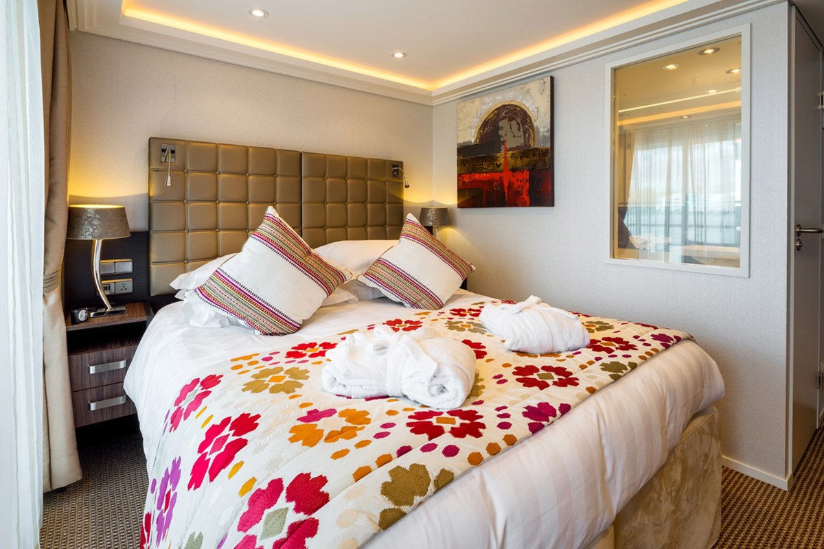 AmaWaterways AmaMora Accommodation BB 2.jpg