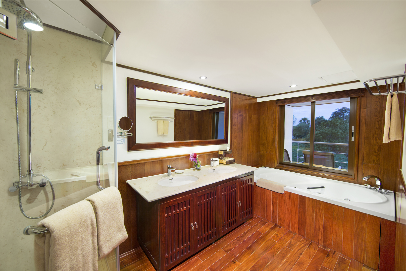 Luxury Balcony Suite