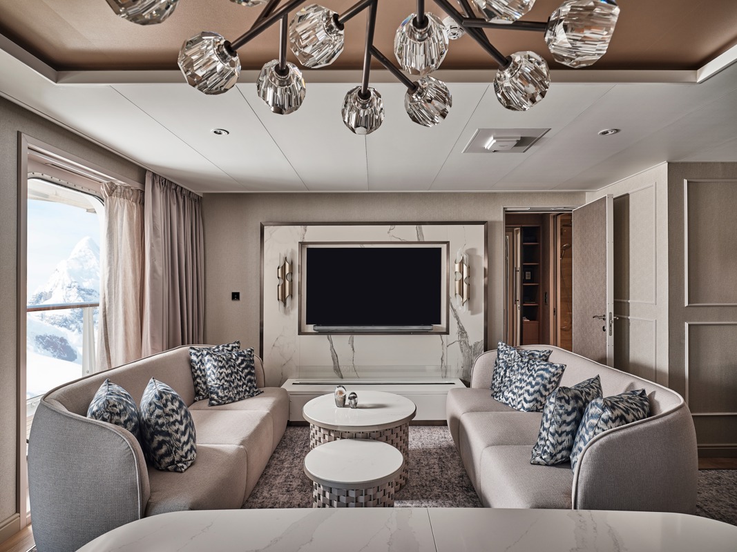 SILVERSEA Silver Endeavour Owners Suite 1.jpg