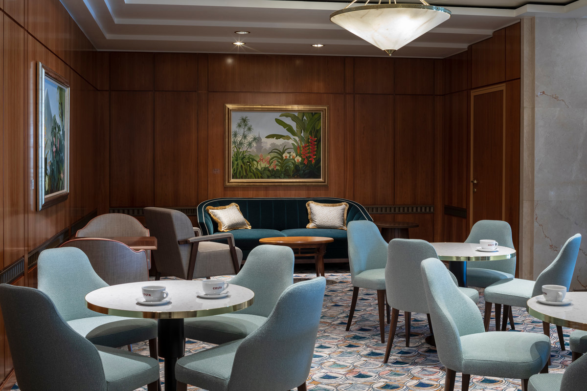 P&O Cruises Aurora Raffles 1.jpg