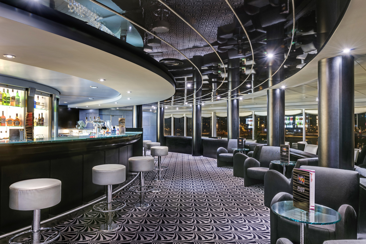 MSC Cruises MSC Armonia Starlight Disco 3.jpg