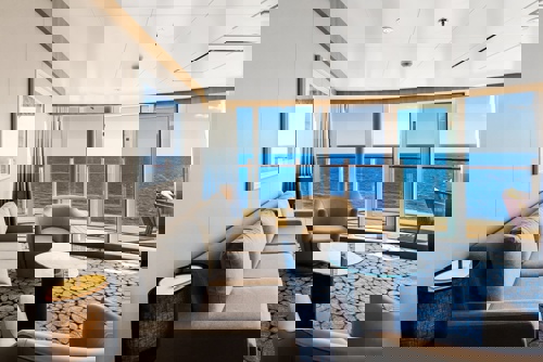 Spacious AquaTheater Suite - 1 Bedroom