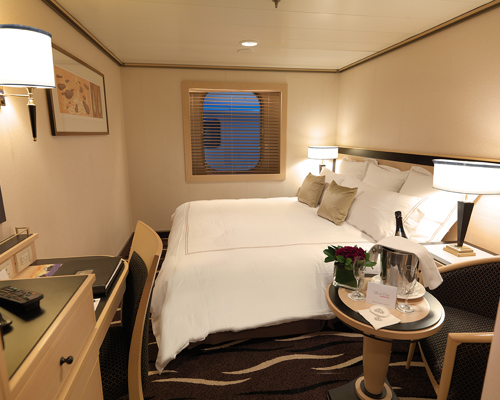 cunard queen mary 2 d1 atrium view inside.JPG