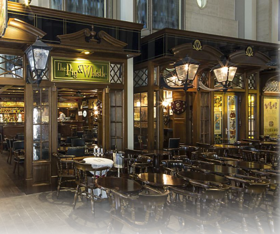 RCI Wonder of the Seas English Pub.png