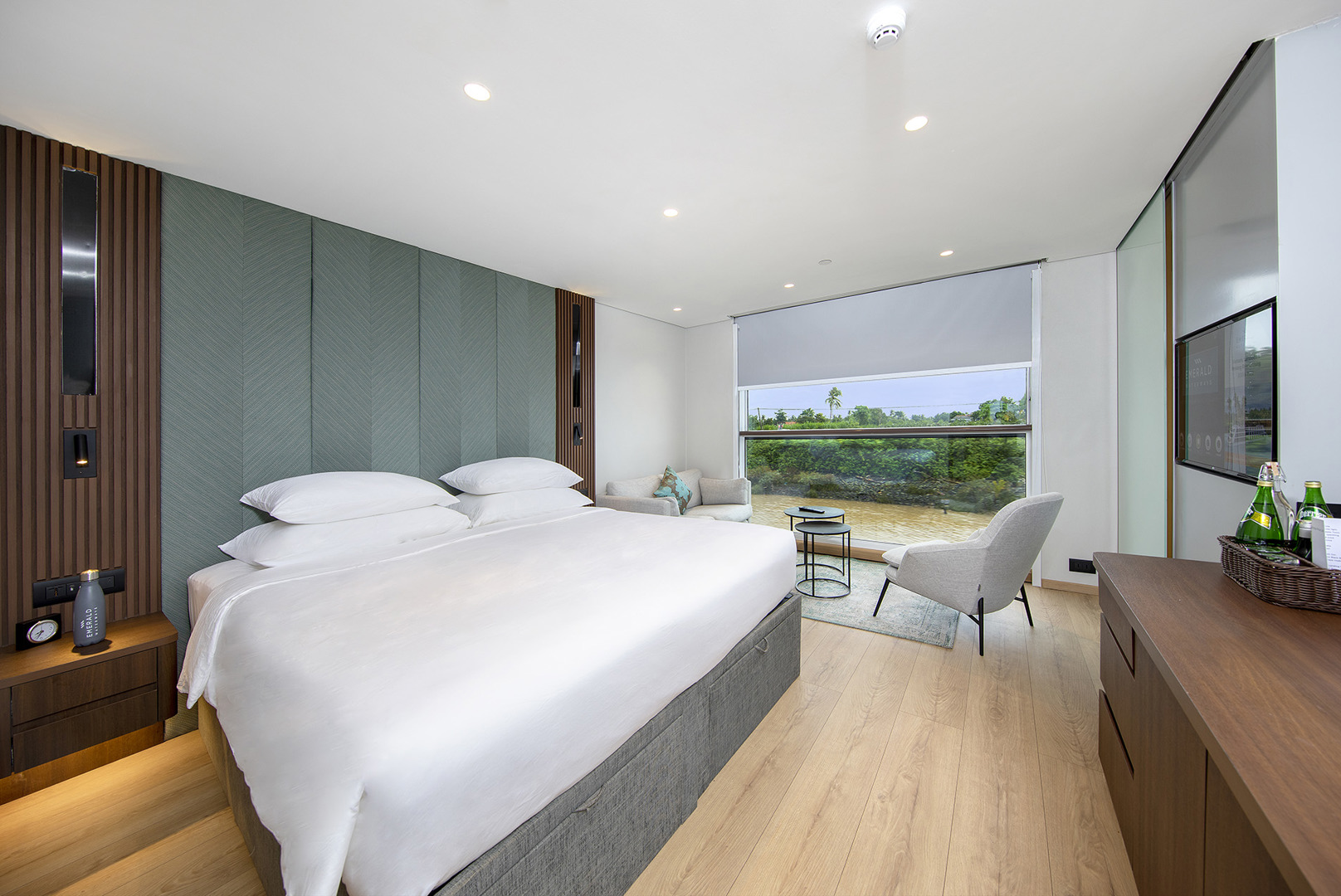 Emerald Panorama Balcony Suite