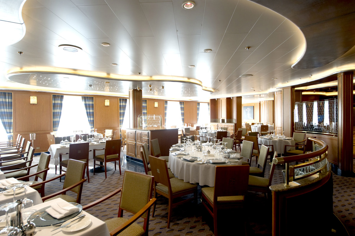 P&O Cruises Azura Interior Peninsular.jpg