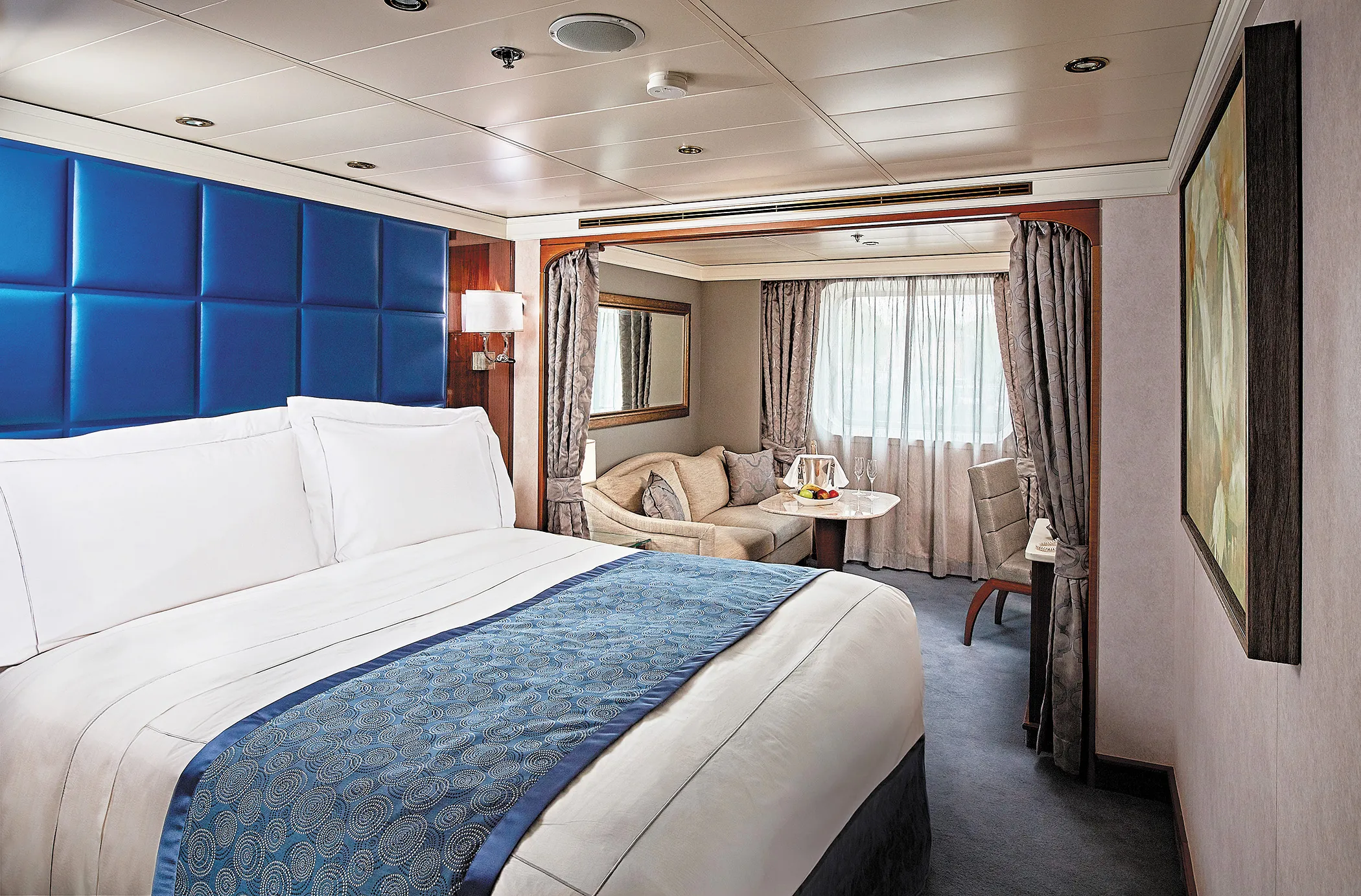 Deluxe Window Suite