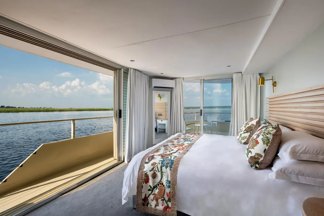 Zambezi Queen Luxury Suite