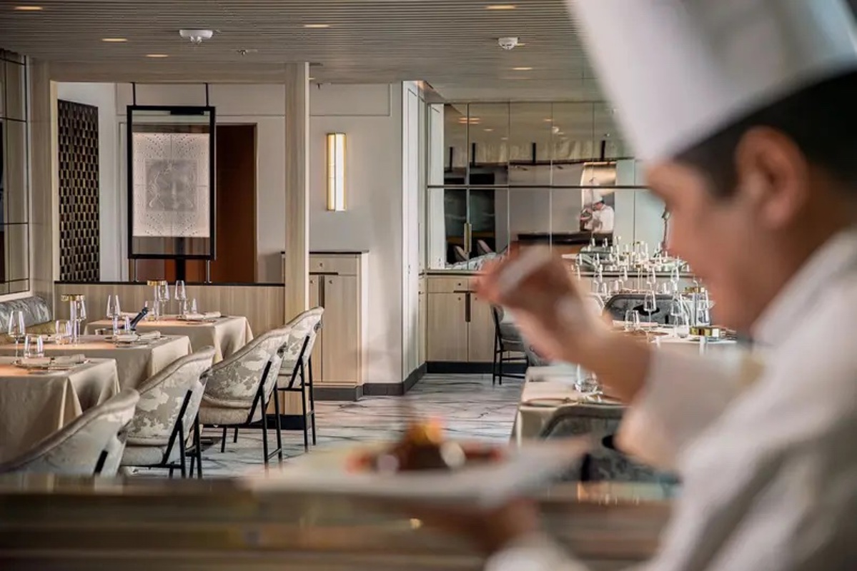 Silversea Cruises Silver Endeavour La Dame 1.jpg