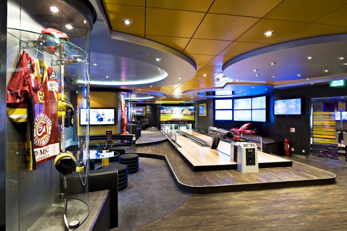 MSC Cruises MSC Splendida Sports Bar 4.jpg