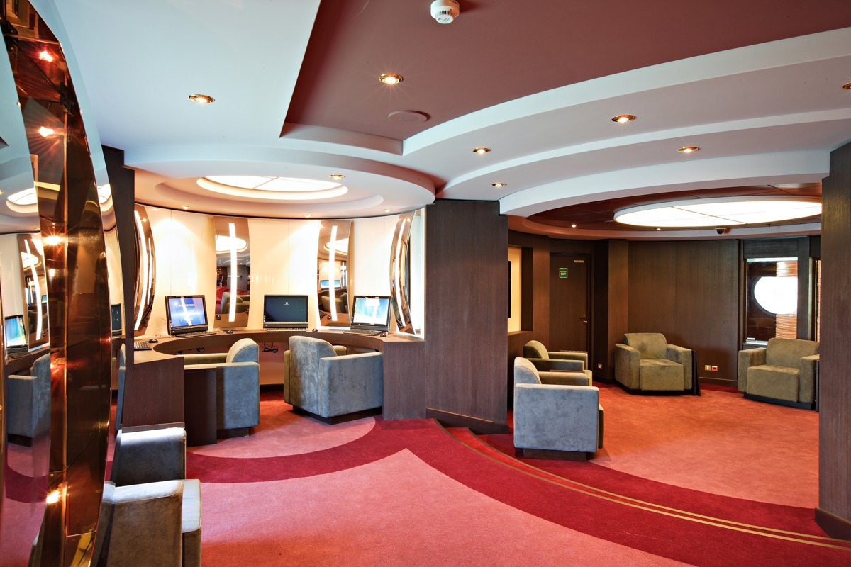 MSC Cruises MSC Splendida Library 2.jpg