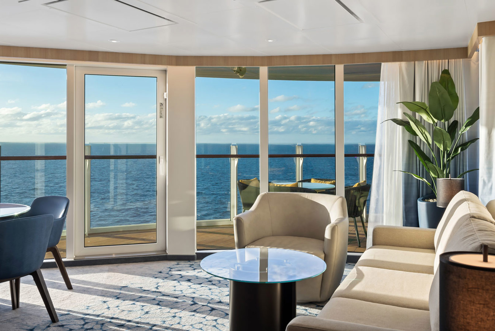 AquaTheater Suite with Large Balcony – 2 Bedrooms