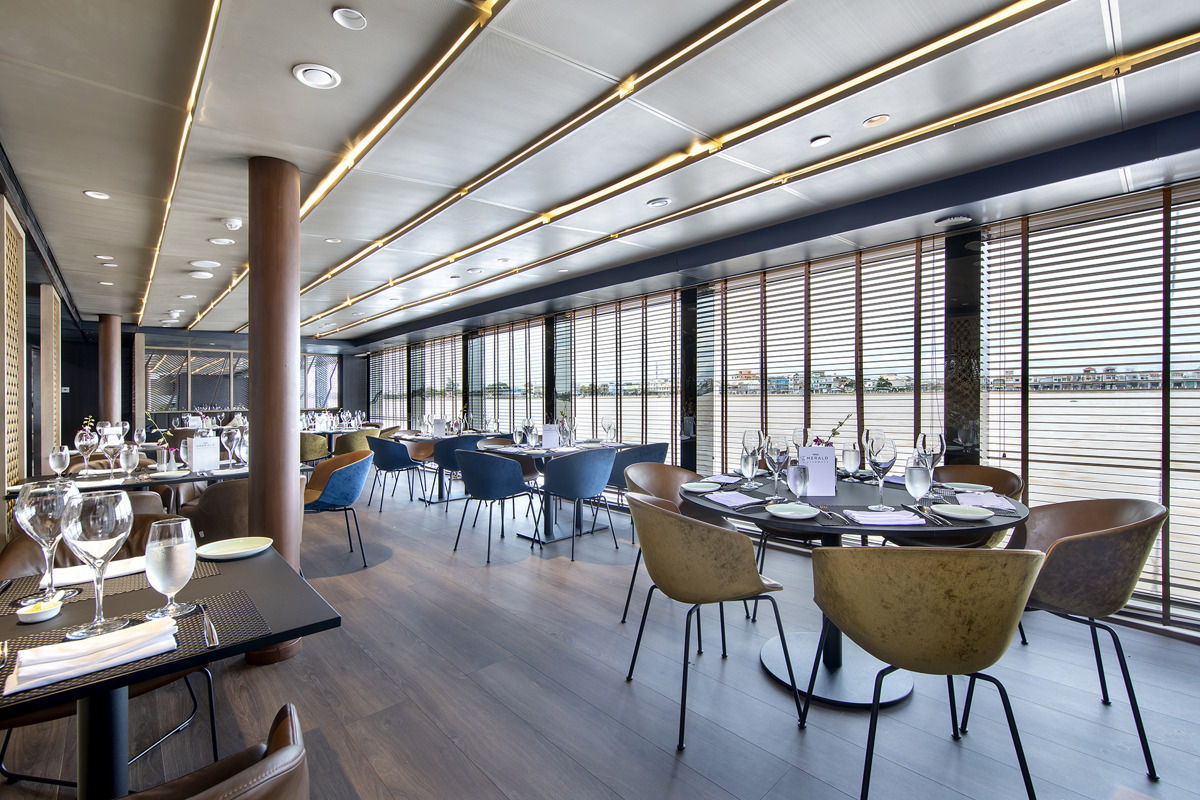 Emerald Waterways - Emerald Harmony - Reflections Restaurant _2_.jpg