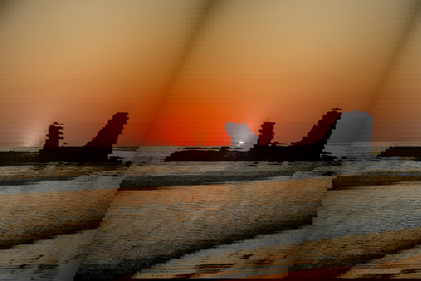 El Tunco's rock formations and sunset