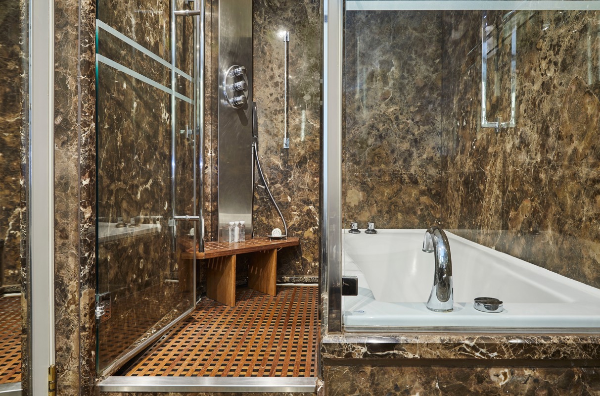 Silversea SILVER CLOUD Silver Suite 2.jpg