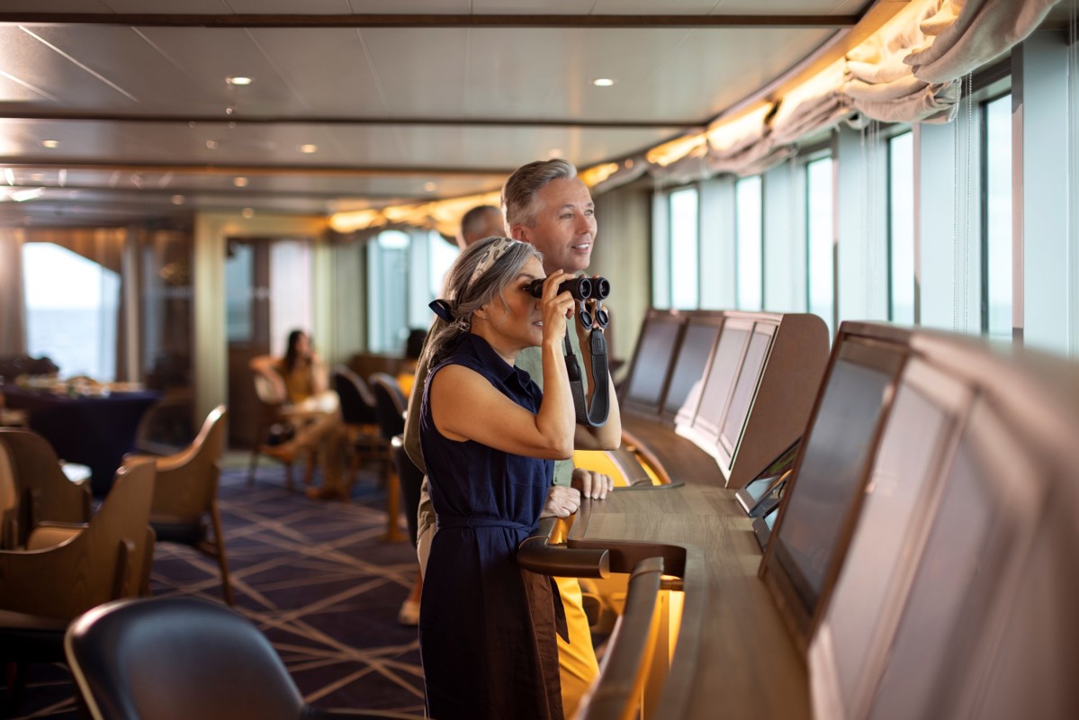 Seabourn Venture - Bow Lounge 2.jpg