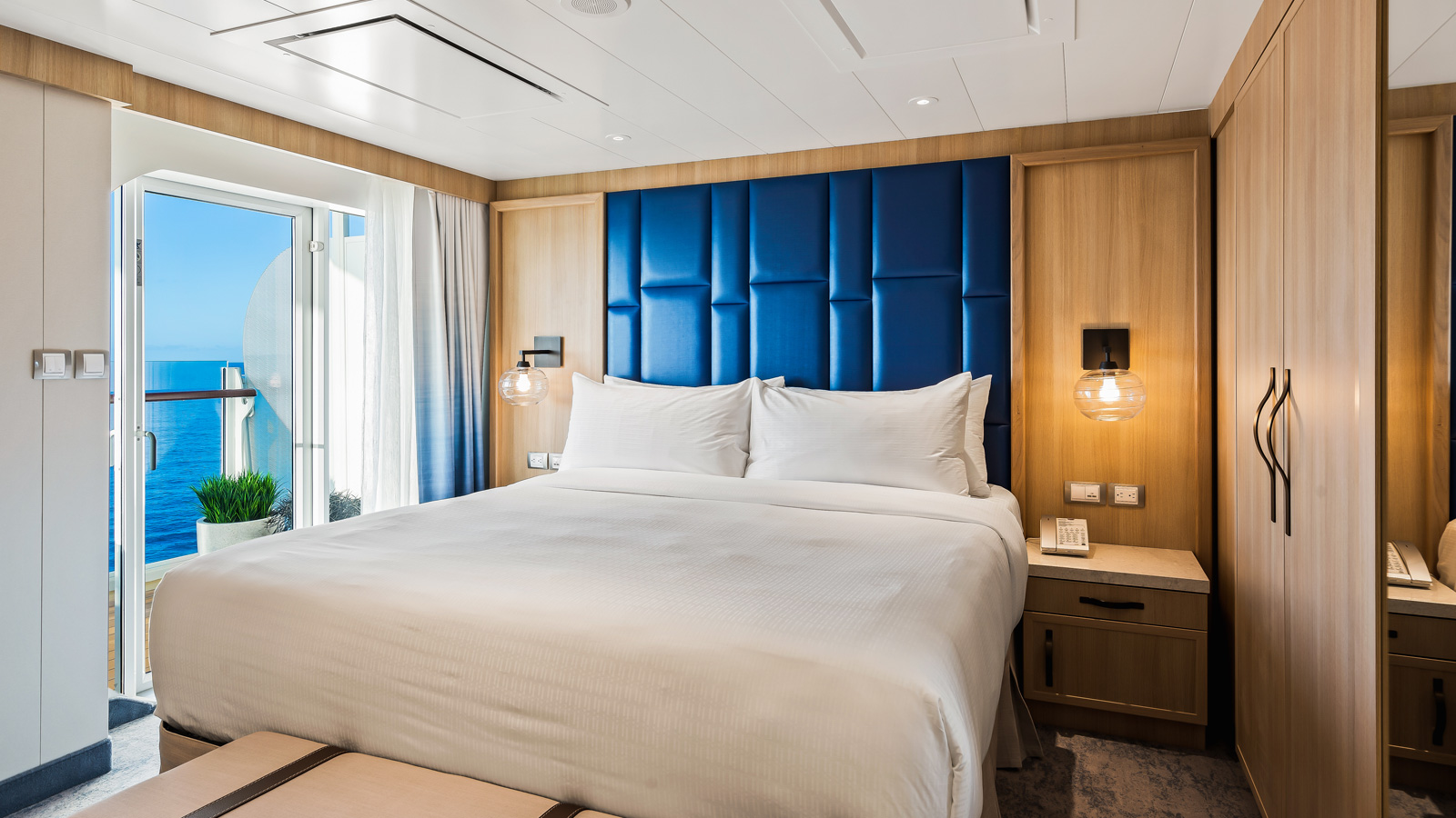 Spacious AquaTheater Suite Large Balcony - 2 Bedrooms