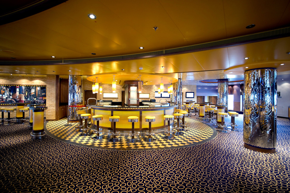 P&O Cruises Azura Manhattan 1.jpg