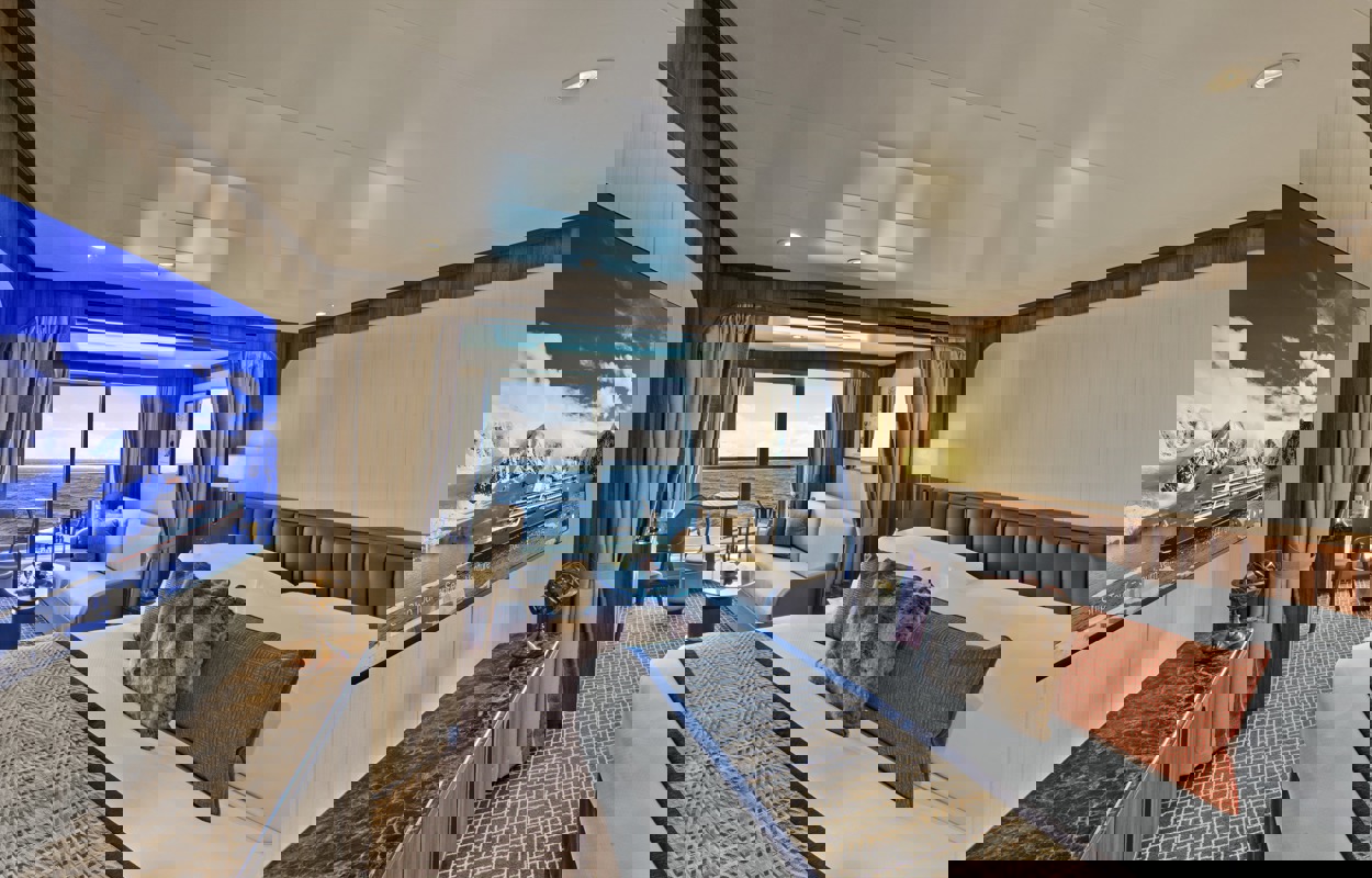 SEABOURN Seabourn Venture - Veranda Suite.jpg